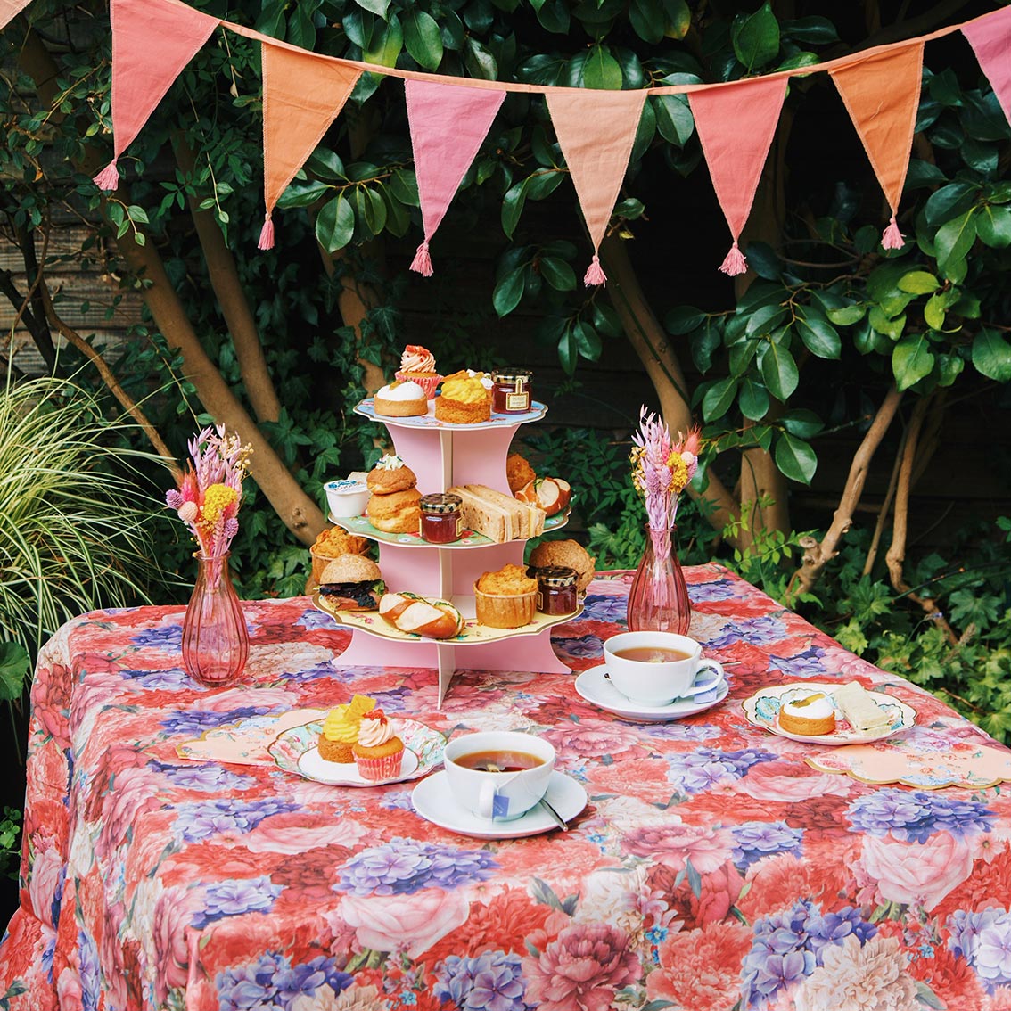 Truly Scrumptious, Paper Table Cover